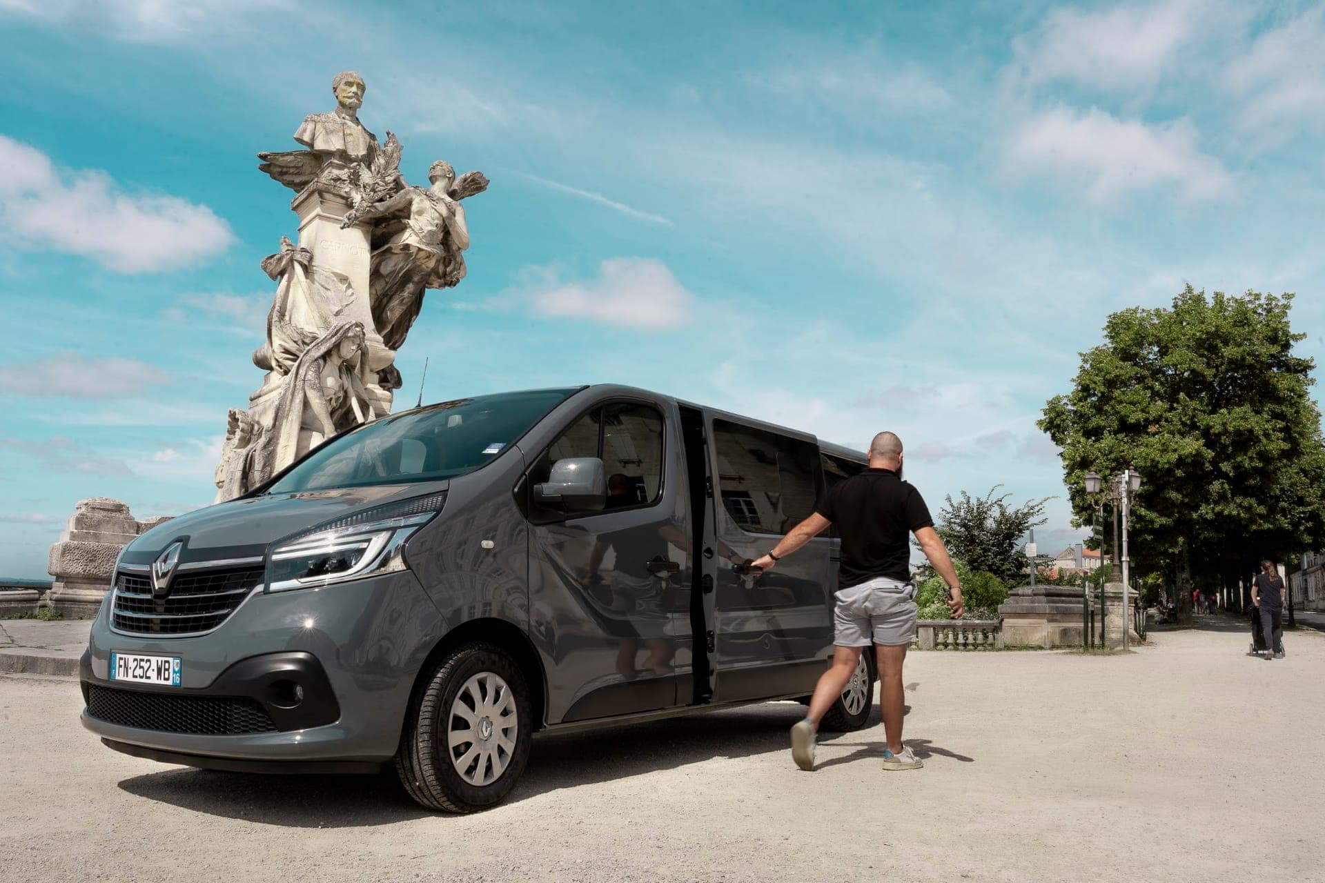 Van 8 places avec chauffeur à Angoulême.
